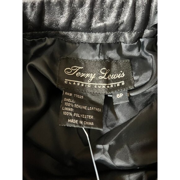 Elegant Black Leather Flare Pants - Picture 5 of 6